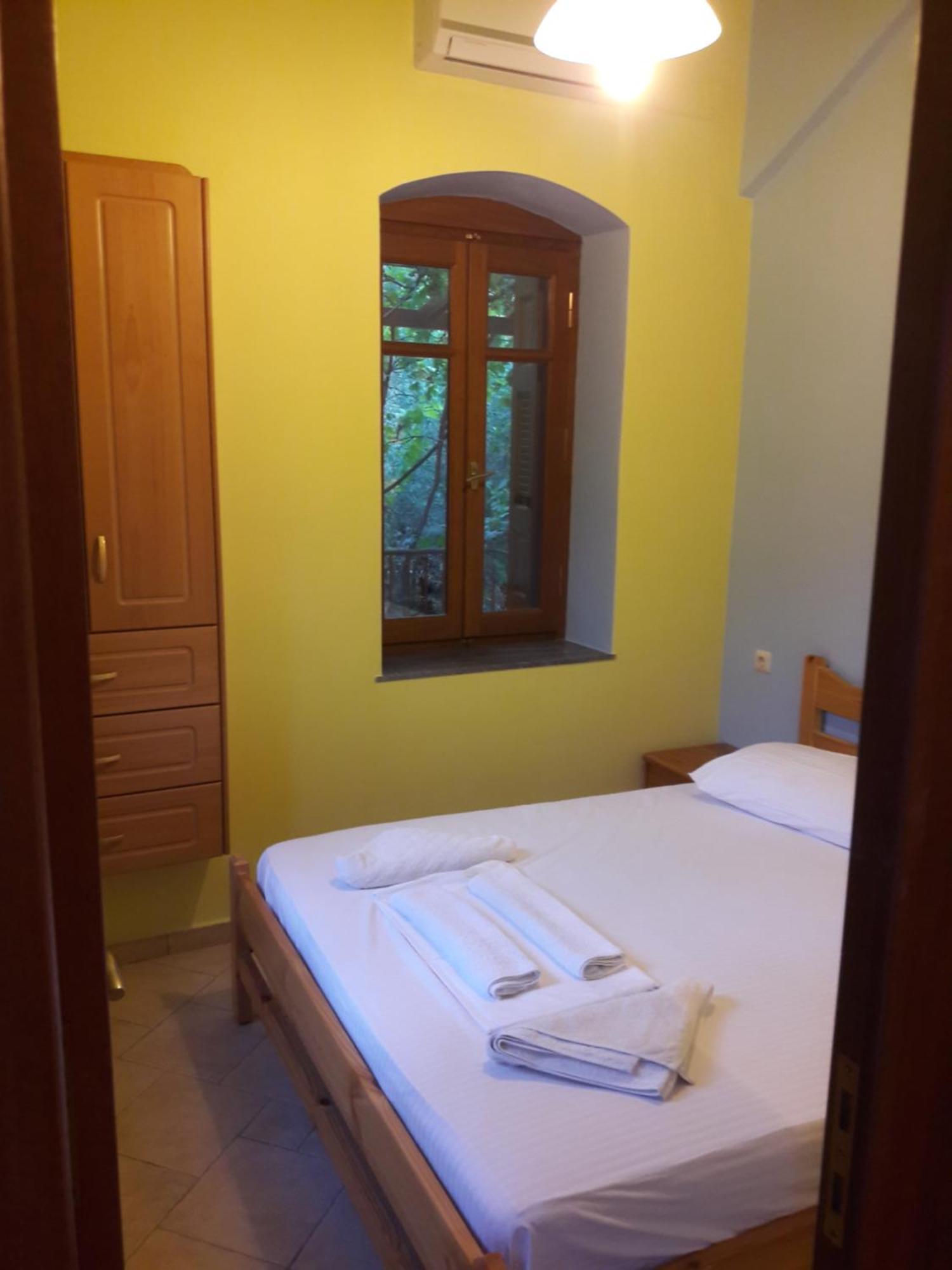 Giannis Apartments By Climbing House Panormos  Bagian luar foto